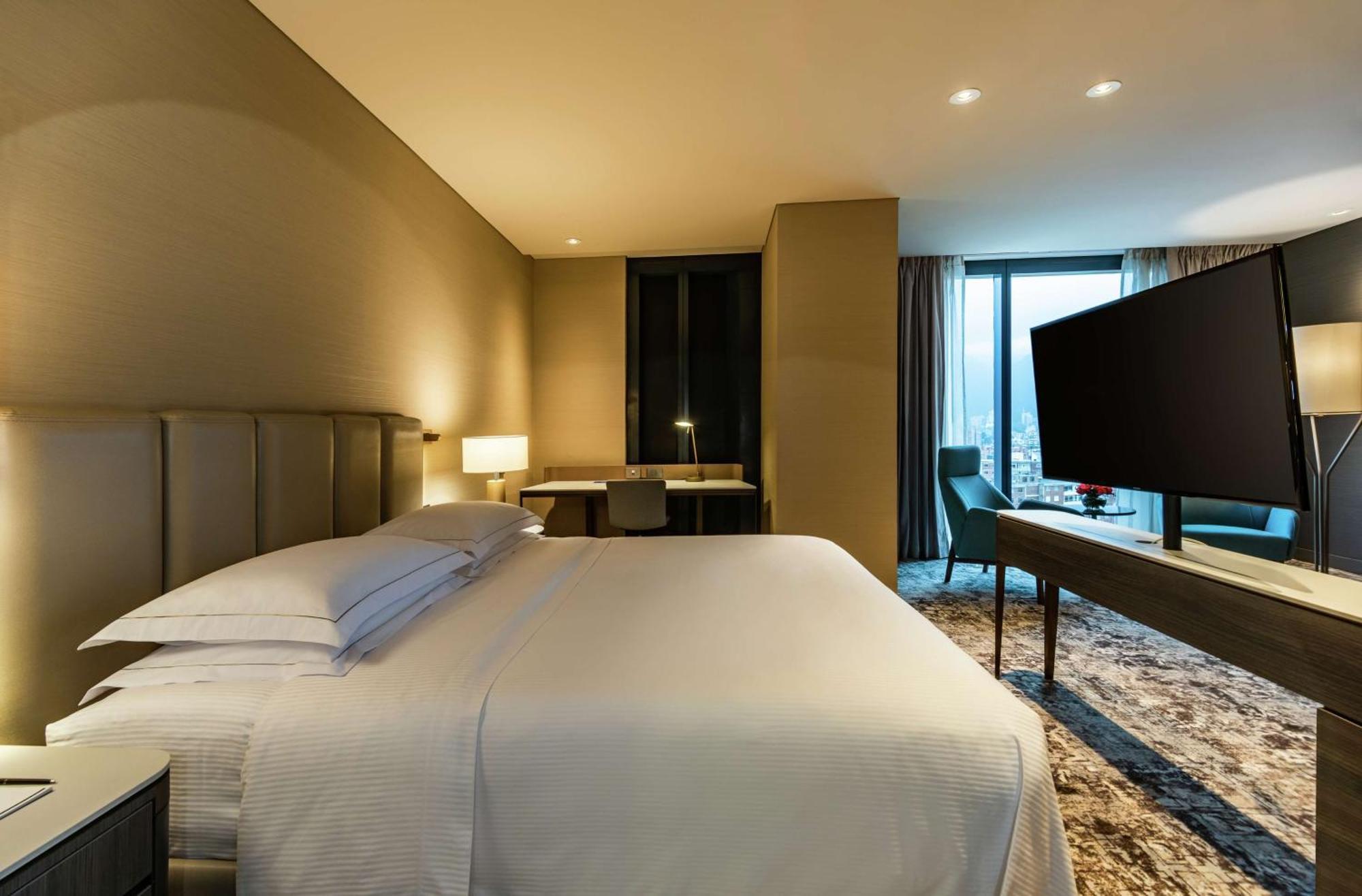 酒店 Hilton Corferias 4*